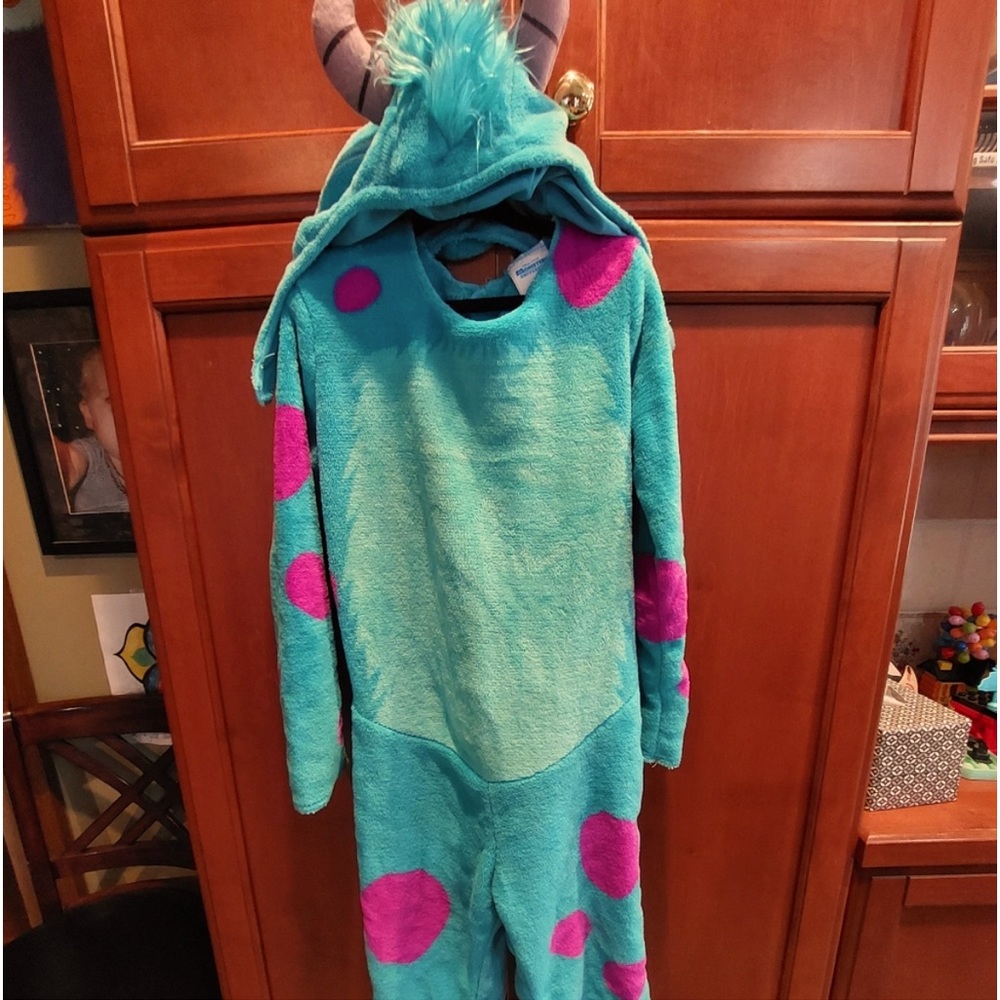 Size 4-6 sully costume … too large for my son!